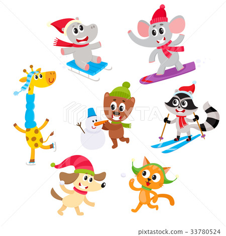 Cute animal characters doing winter activities 33780524