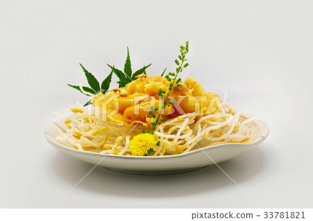 Deep fried shrimp and Deep fried noodle Deep fried shrimp and Deep fried noodle 33781821