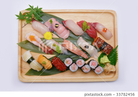 Mixed sushi set in brown wooden tray Mixed sushi set in brown wooden tray 33782456