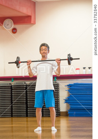 健身房很好的中間訓練生活方式GYM訓練舉重 33782840