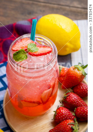 Strawberry juice and lemon soda juice mixed Strawberry juice and lemon soda juice mixed 33783474