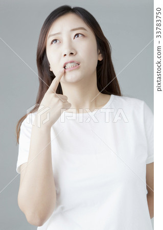 Young woman Young woman 33783750