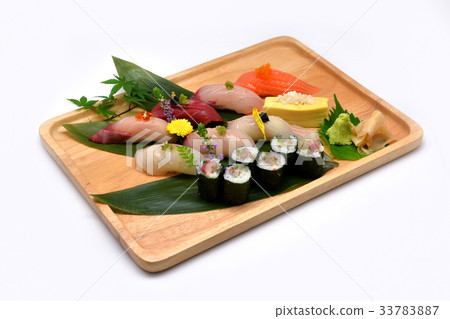 Mixed sushi set in brown wooden tray 33783887