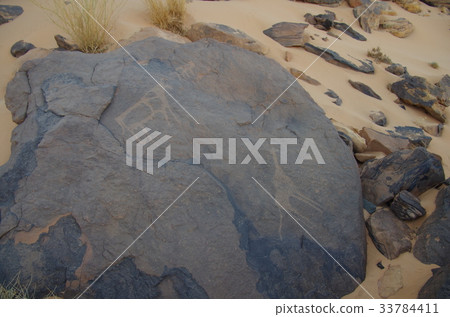 岩畫在撒哈拉大沙漠 岩畫在撒哈拉大沙漠 33784411