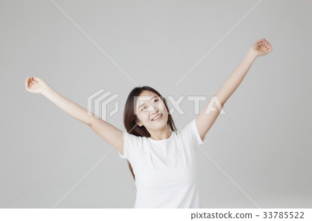 Young woman 33785522