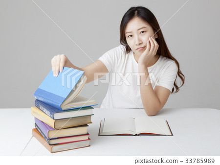 Young woman Young woman 33785989
