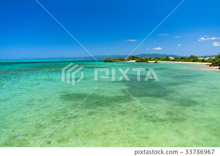 <<Okinawa Prefecture>> The ocean seen from Kouri Ohashi 33786967