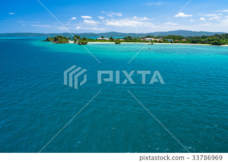 <<Okinawa Prefecture>> The ocean seen from Kouri Ohashi 33786969