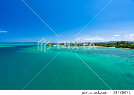 <<Okinawa Prefecture>> The ocean seen from Kouri Ohashi 33786971