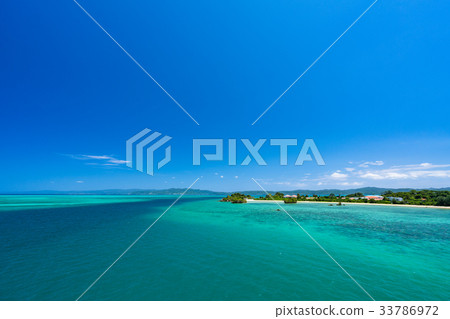 <<Okinawa Prefecture>> The ocean seen from Kouri Ohashi 33786972