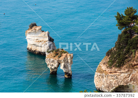 Faraglioni di Puglia Baia Delle Zagare, Italy Faraglioni di Puglia Baia Delle Zagare, Italy 33787392