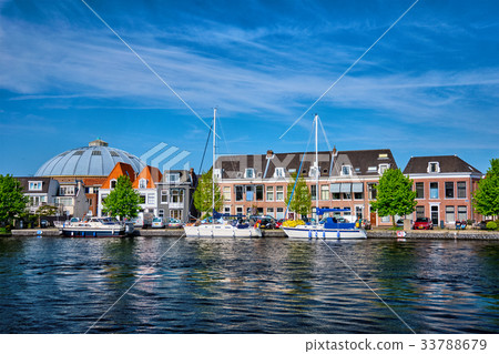 Boats and houses on Spaarne river. Haarlem 33788679