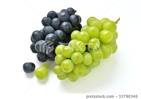 Grape "Nagano Purple (purple) and Shine Muscat (yellow-green)". It is a bowl where you can eat skin. Grape "Nagano Purple (purple) and Shine Muscat (yellow-green)". It is a bowl where you can eat skin. 33790348