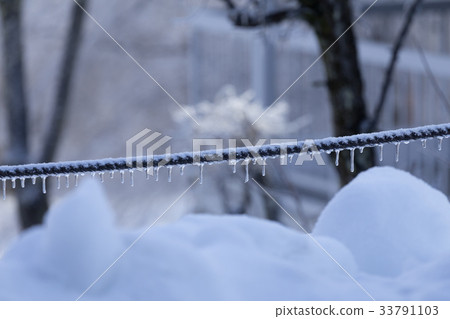 Rope coated with rain ice Rope coated with rain ice 33791103