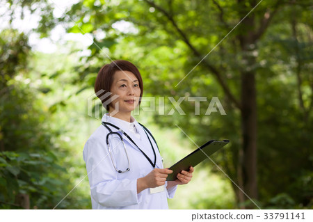 Female female doctor green 33791141