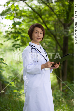 Female female doctor green 33791143