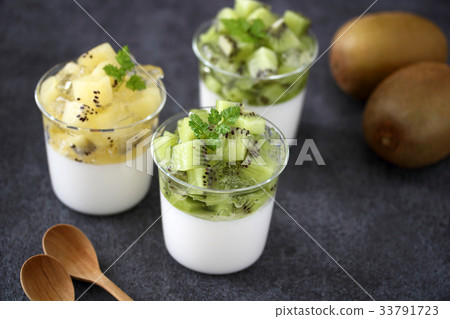 Kiwifruit mousse 33791723