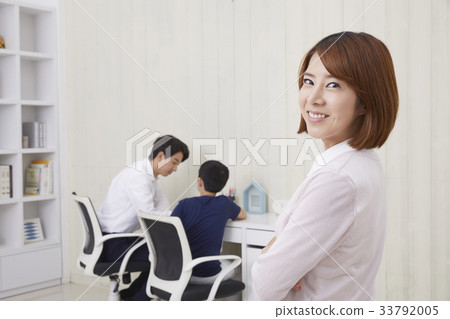 Teacher, elementary school student, mother, education, tutoring, tutor Teacher, elementary school student, mother, education, tutoring, tutor 33792005