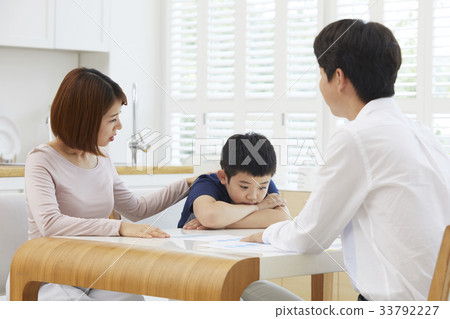 老師,小學學生,母親,教育,輔導,導師 老師,小學學生,母親,教育,輔導,導師 33792227