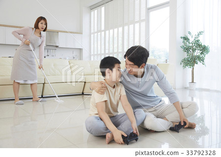 爸爸,媽媽,小學,家庭,清潔,遊戲,遊戲 爸爸,媽媽,小學,家庭,清潔,遊戲,遊戲 33792328
