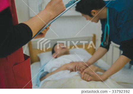 doctor's hospital rounds, be hospitalized, patient 33792392