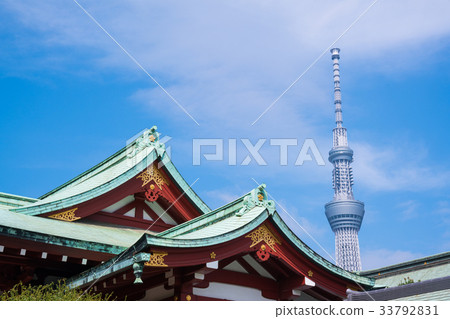 Tokyo Kameido Tenjin Shrine and Sky Tree 33792831