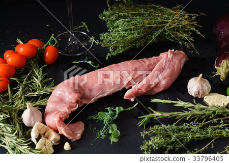 raw meat 33796405