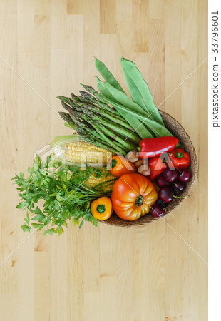 fresh vegetables in the basket 33796601