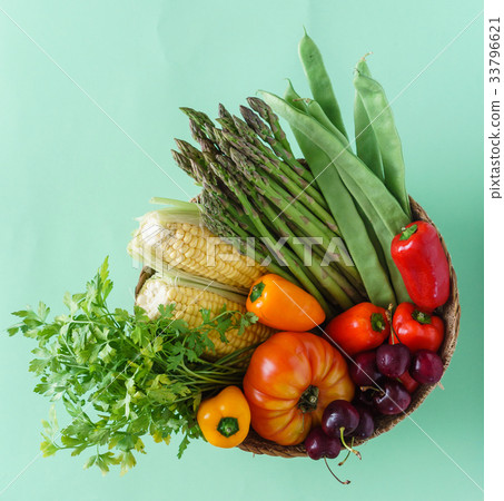 fresh vegetables 33796621