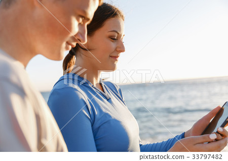 Young couple with smartphones outdoors 33797482