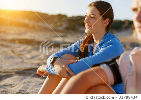 Couple in sport wear on beach 33799434