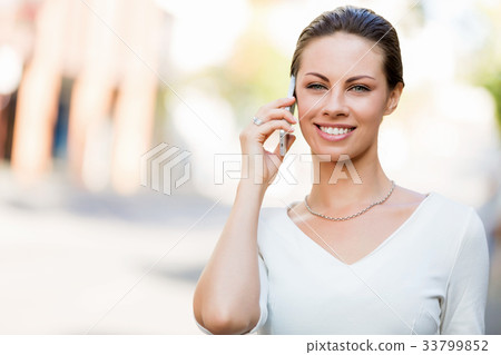 Portrait of business woman smiling outdoor 33799852