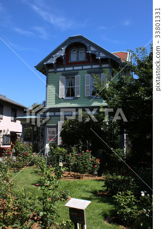Blue sky and rose garden and Yamate Museum 33801331