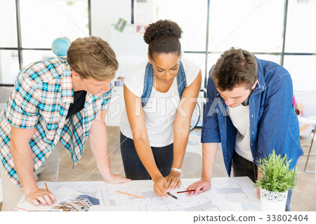 Young office workers or students as a team Young office workers or students as a team 33802404