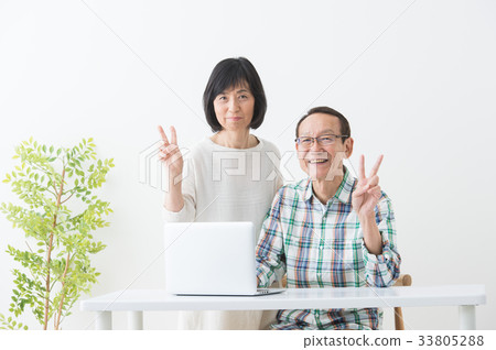 Senior man and woman who operate a personal computer Senior man and woman who operate a personal computer 33805288