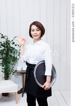 Cafe clerk image Guts pose 33805321