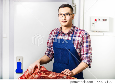Worker with raw meat Worker with raw meat 33807190