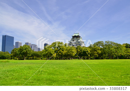 Osaka Castle from the Nishinomaru garden to see the castle tower 33808317