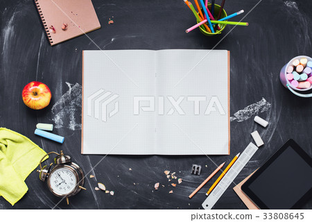 Concept Back To School Clock Chalk Pencil Apple Concept Back To School Clock Chalk Pencil Apple 33808645