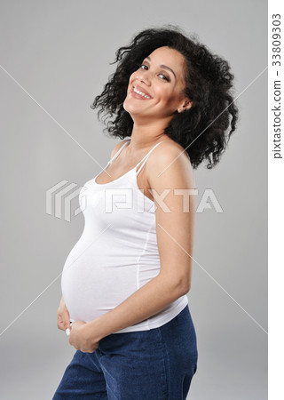 Pregnant woman portrait Pregnant woman portrait 33809303