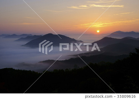 忠武縣沃川縣Jangryeong山 忠武縣沃川縣Jangryeong山 33809616