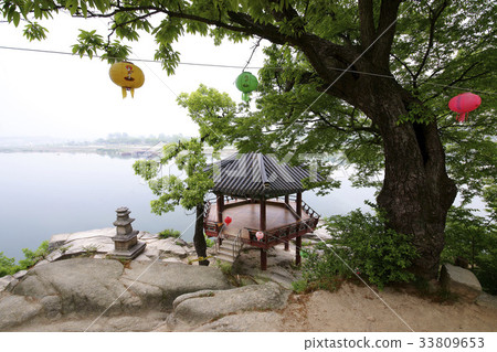 Yeonju, Shinryuksa Three-storied pagoda, Kangwol-dong, Sinleuksa, Bongmisan, Namhan river, Yeoju city, Gyeonggi-do Yeonju, Shinryuksa Three-storied pagoda, Kangwol-dong, Sinleuksa, Bongmisan, Namhan river, Yeoju city, Gyeonggi-do 33809653