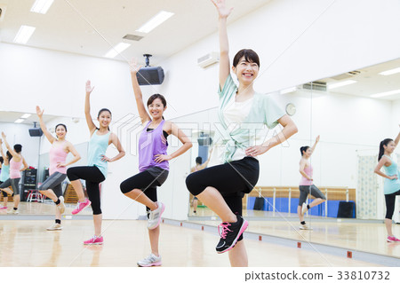 有氧運動健身健美操健身房婦女行使 33810732