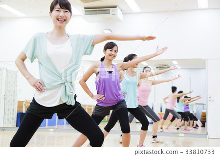 有氧運動健身健美操健身房婦女行使 33810733