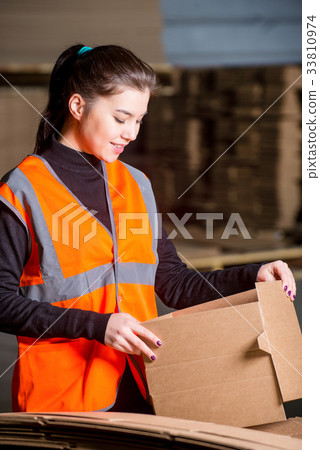Paper mill facotry worker Paper mill facotry worker 33810974