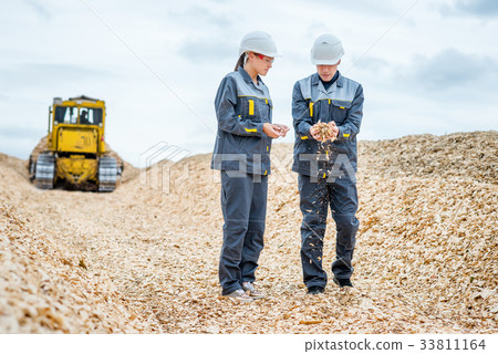 Paper mill factory workers Paper mill factory workers 33811164