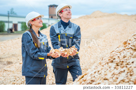Paper mill factory workers 33811227