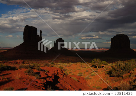 Monument Valley at Sunset 33811425