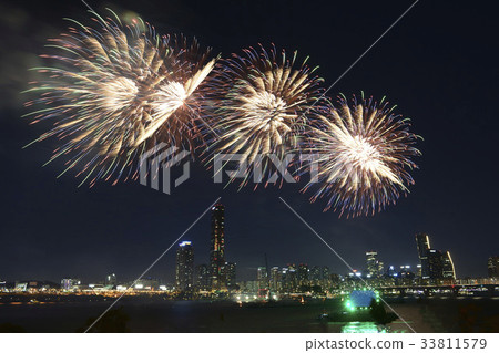 Fireworks, 63 Building, Lienchenia, Seoul International Finance Center, Conrad Hotel, Wonhyo Bridge, Yeouido, Yeongdeungpo-gu, Han River, Seoul Fireworks, 63 Building, Lienchenia, Seoul International Finance Center, Conrad Hotel, Wonhyo Bridge, Yeouido, Yeongdeungpo-gu, Han River, Seoul 33811579