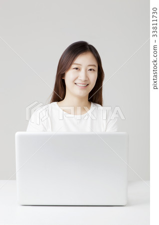 年輕的女人 33811730